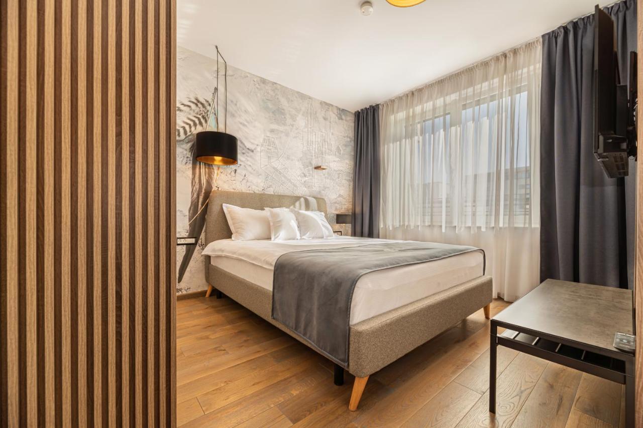 Promenada Studios Brasov Bagian luar foto