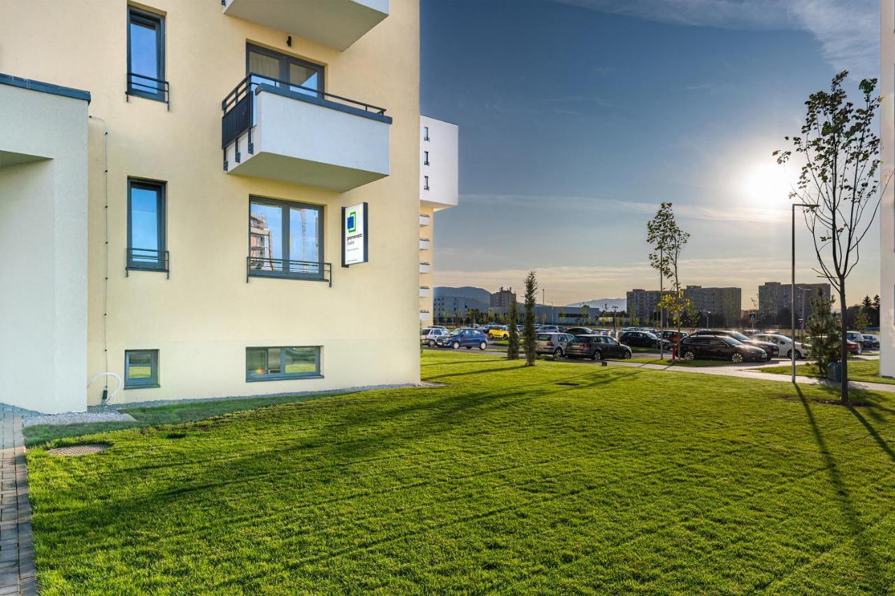 Promenada Studios Brasov Bagian luar foto