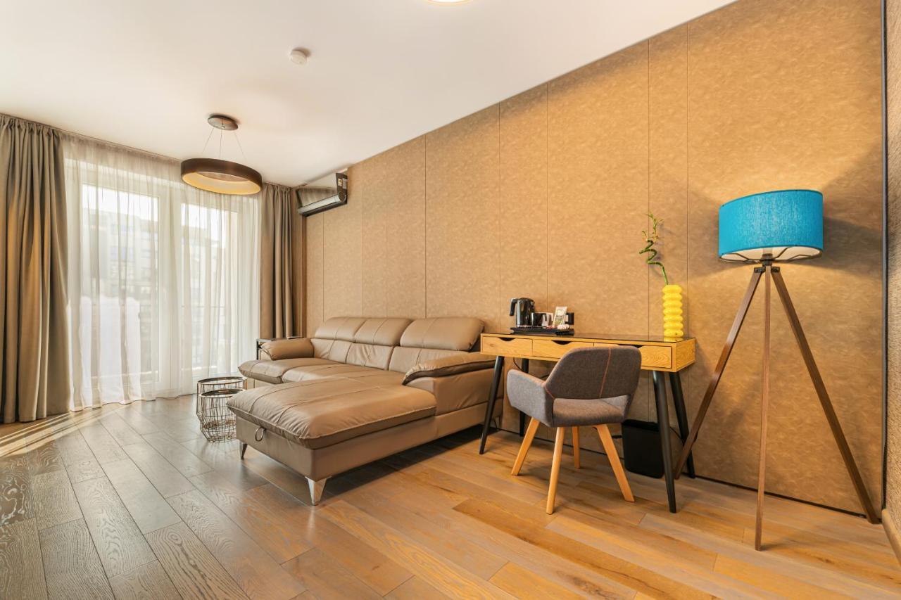 Promenada Studios Brasov Bagian luar foto