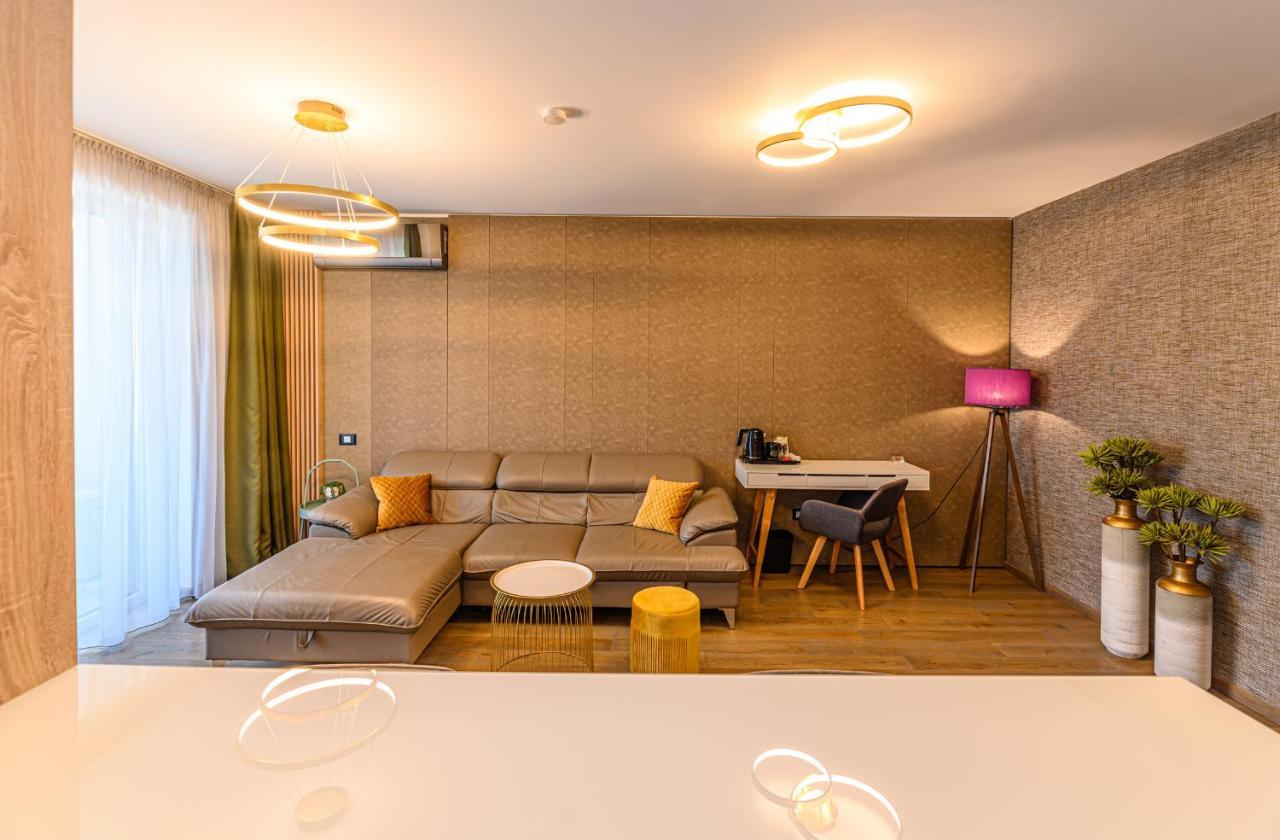 Promenada Studios Brasov Bagian luar foto