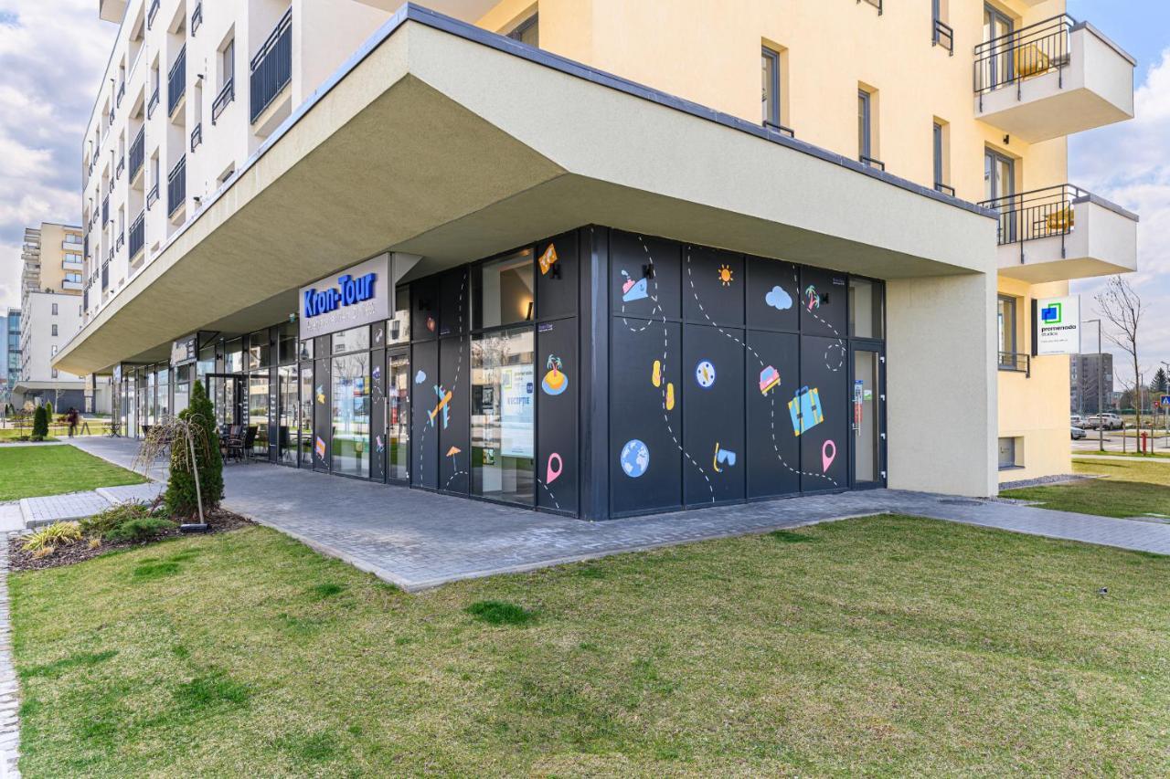 Promenada Studios Brasov Bagian luar foto
