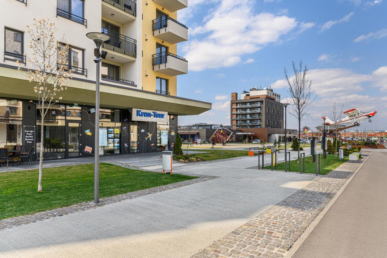 Promenada Studios Brasov Bagian luar foto