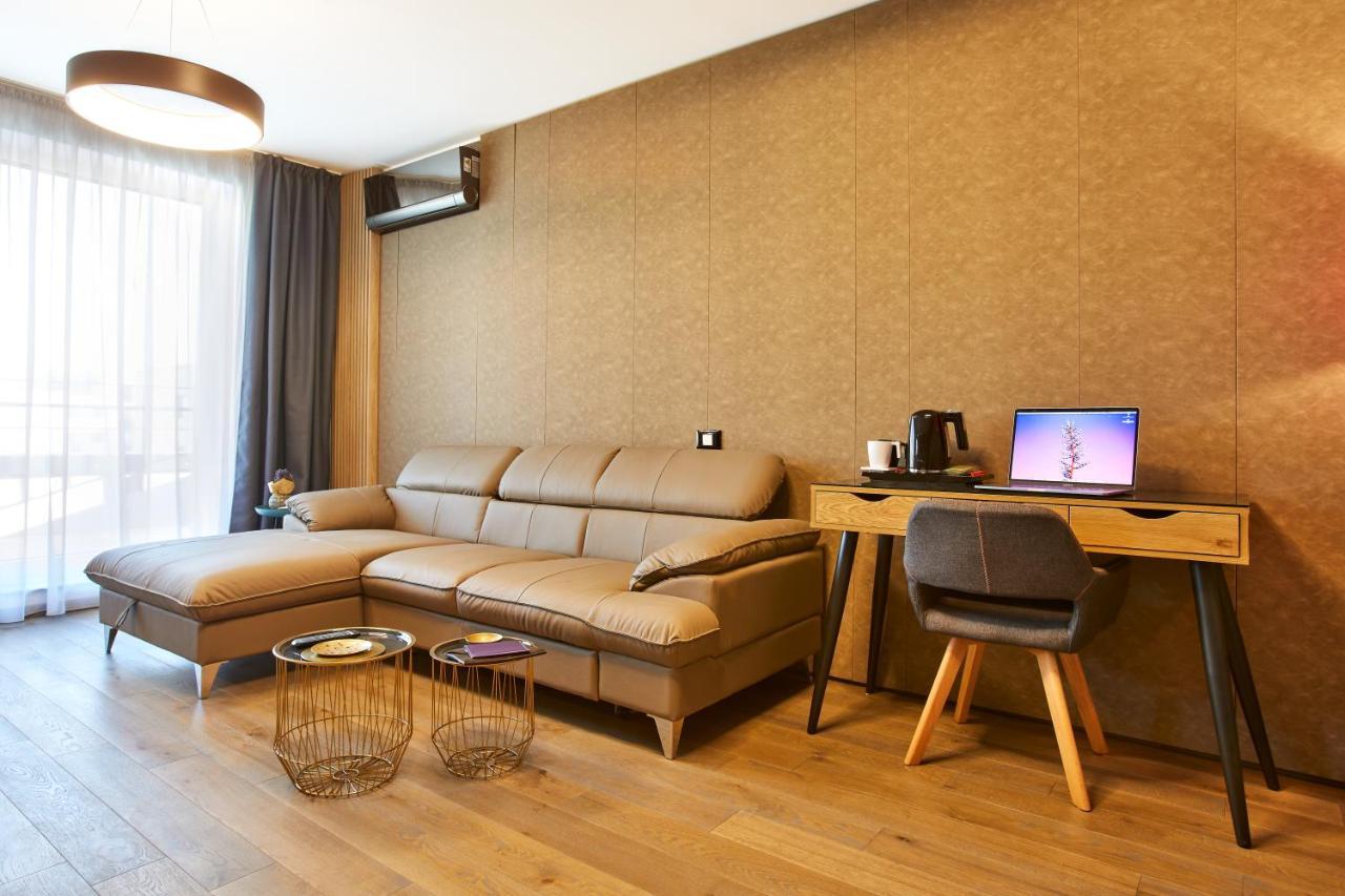 Promenada Studios Brasov Bagian luar foto